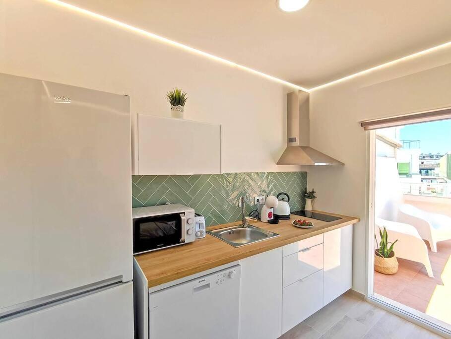 Lovely Terrace Apart. Downtown Apartment *
