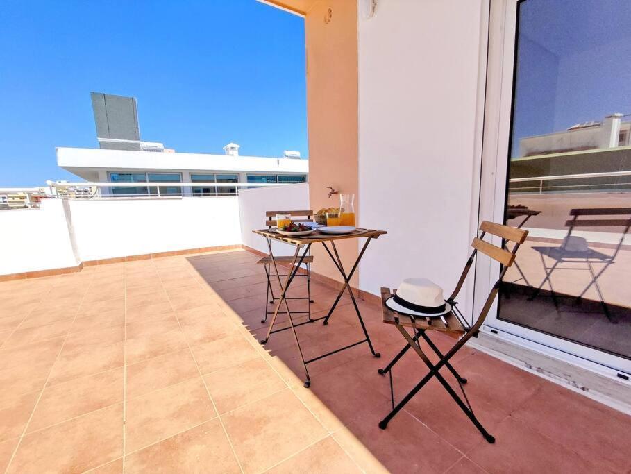 Lovely Terrace Apart. Downtown Apartment