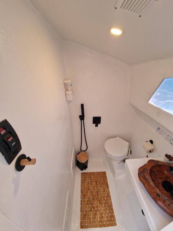 Barco Casa Catamara Sleepandboat Botel