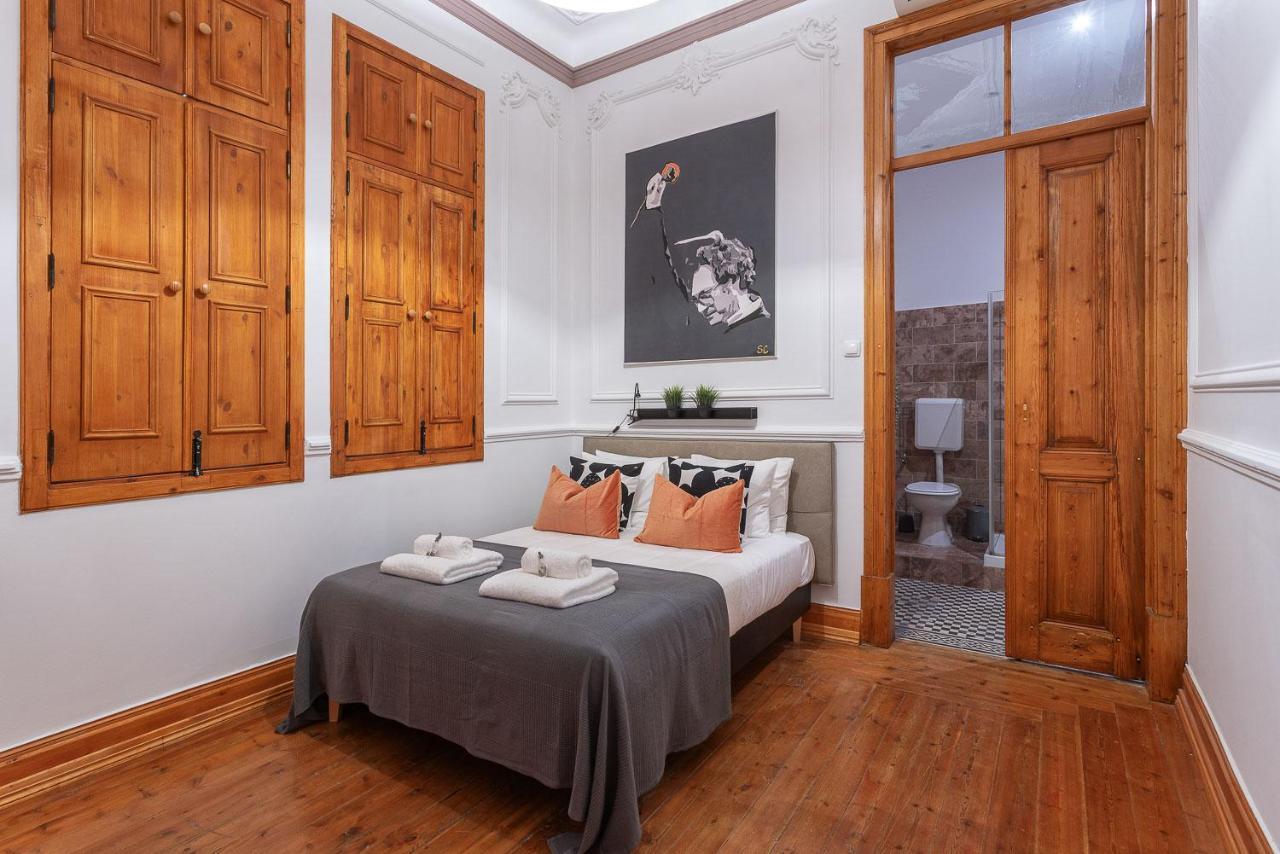 Privilege Alianca Da Silva In The Heart Of Apartment *