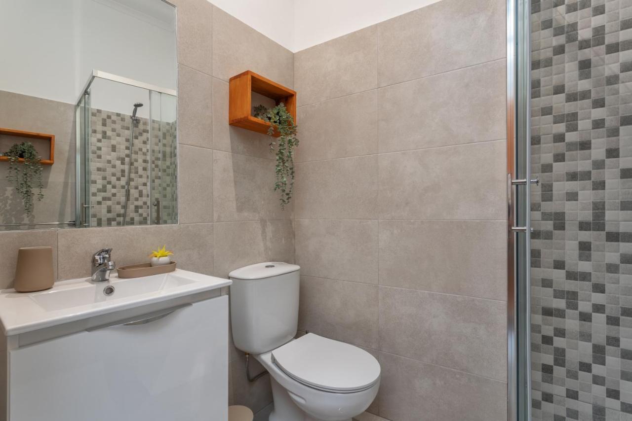 Privilege Alianca Da Silva In The Heart Of Apartment *
