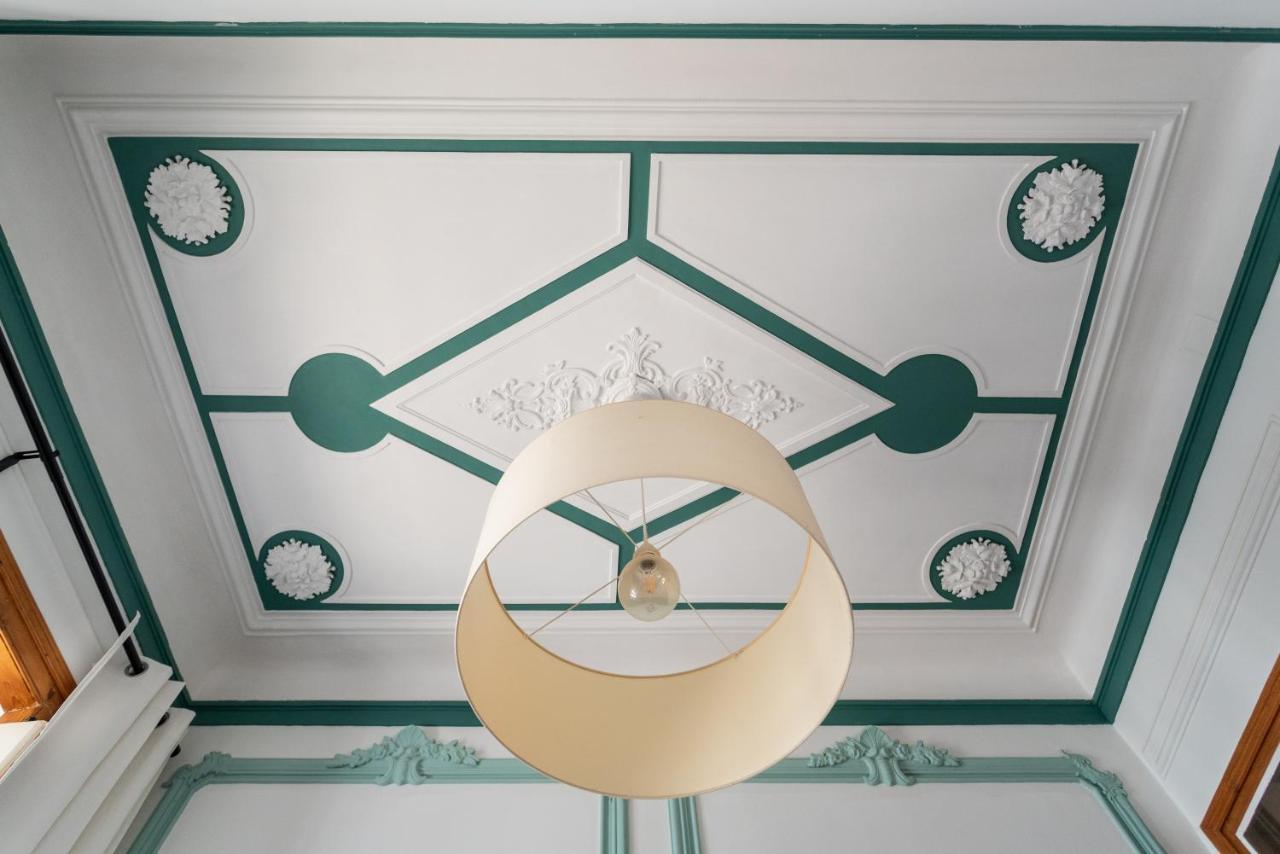 Privilege Alianca Da Silva In The Heart Of Apartment *