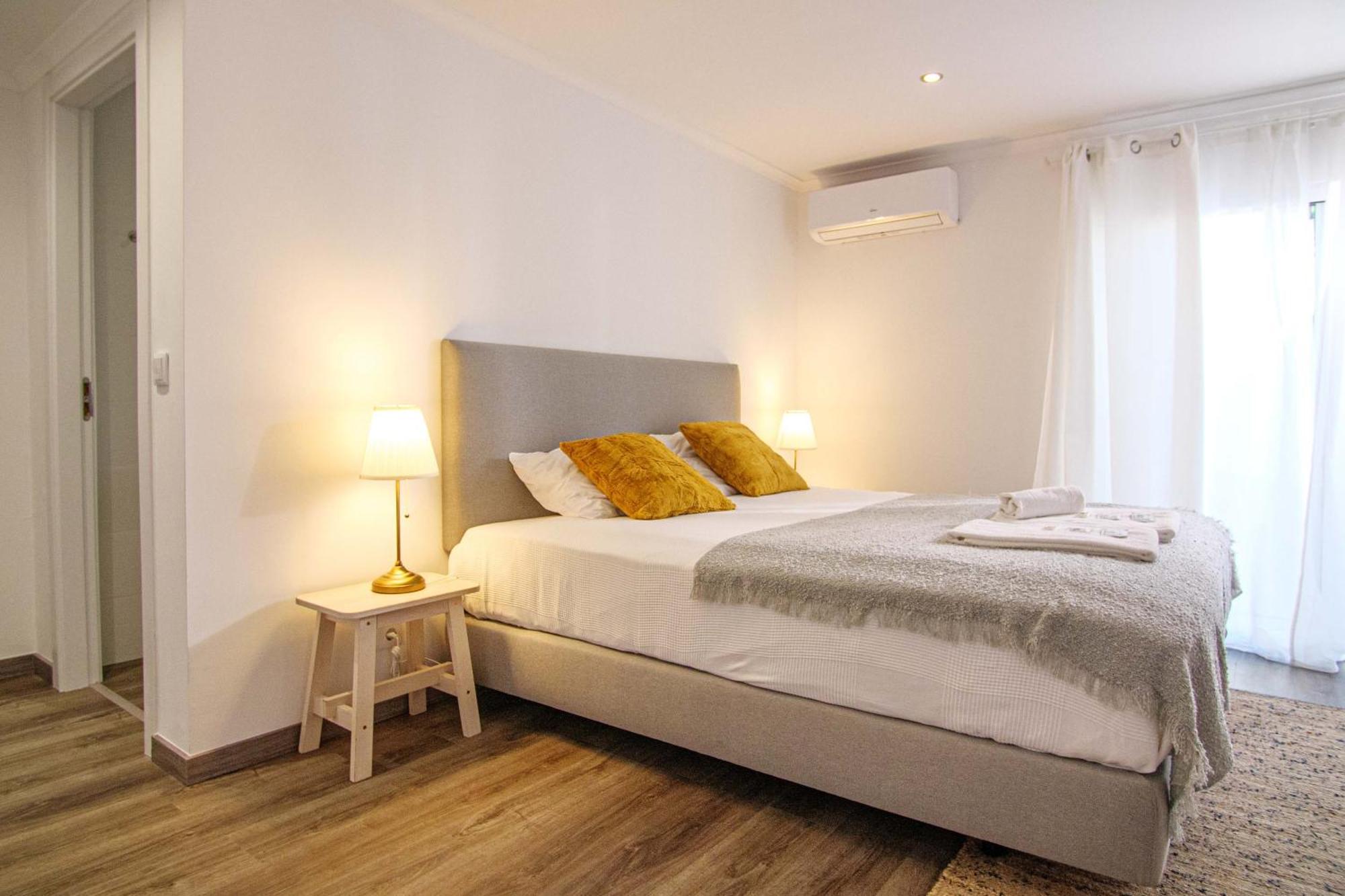 Bed & Breakfast Pine House - Airport, And Center Faro