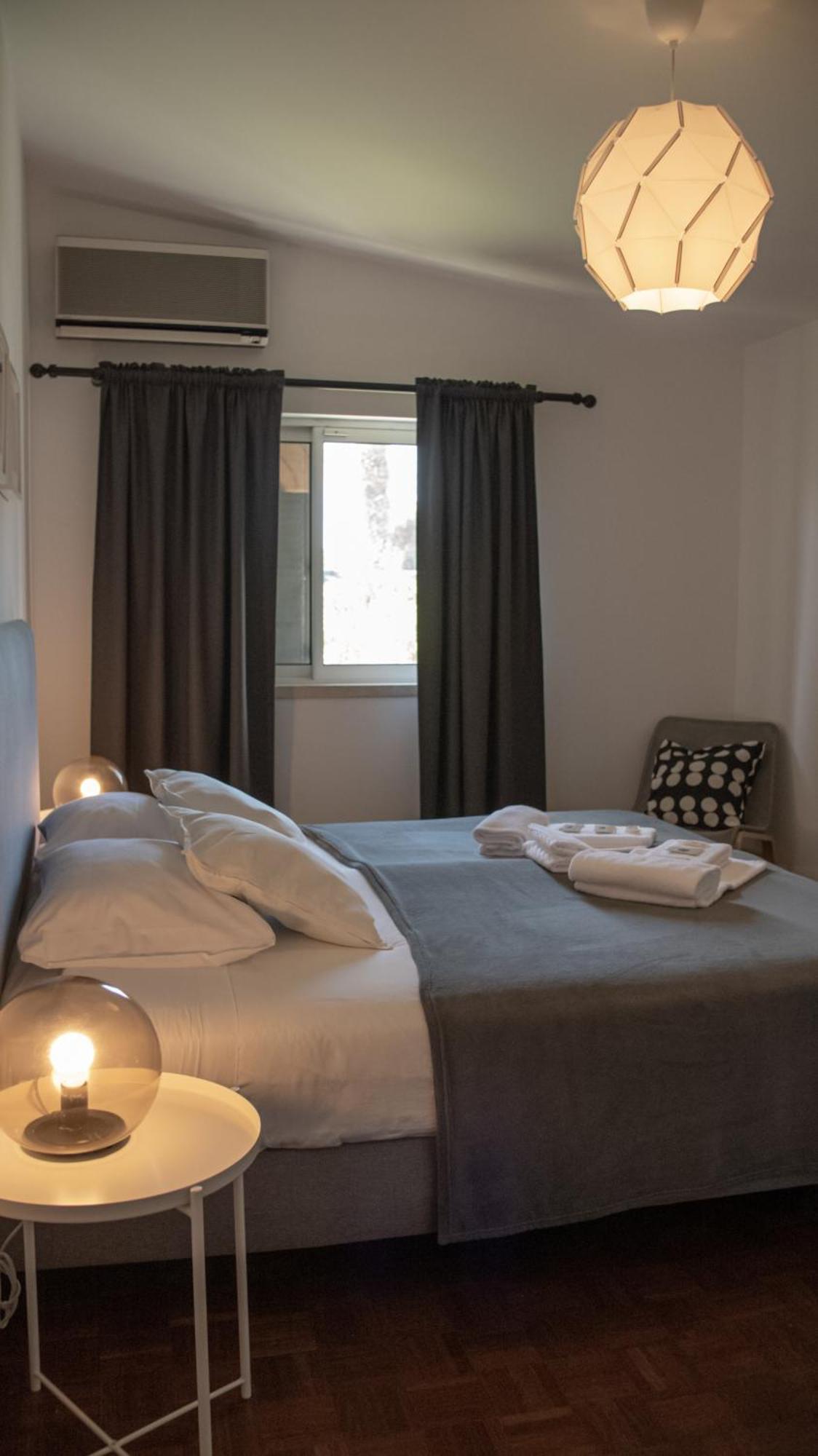 Pine House - Airport, And Center Bed & Breakfast