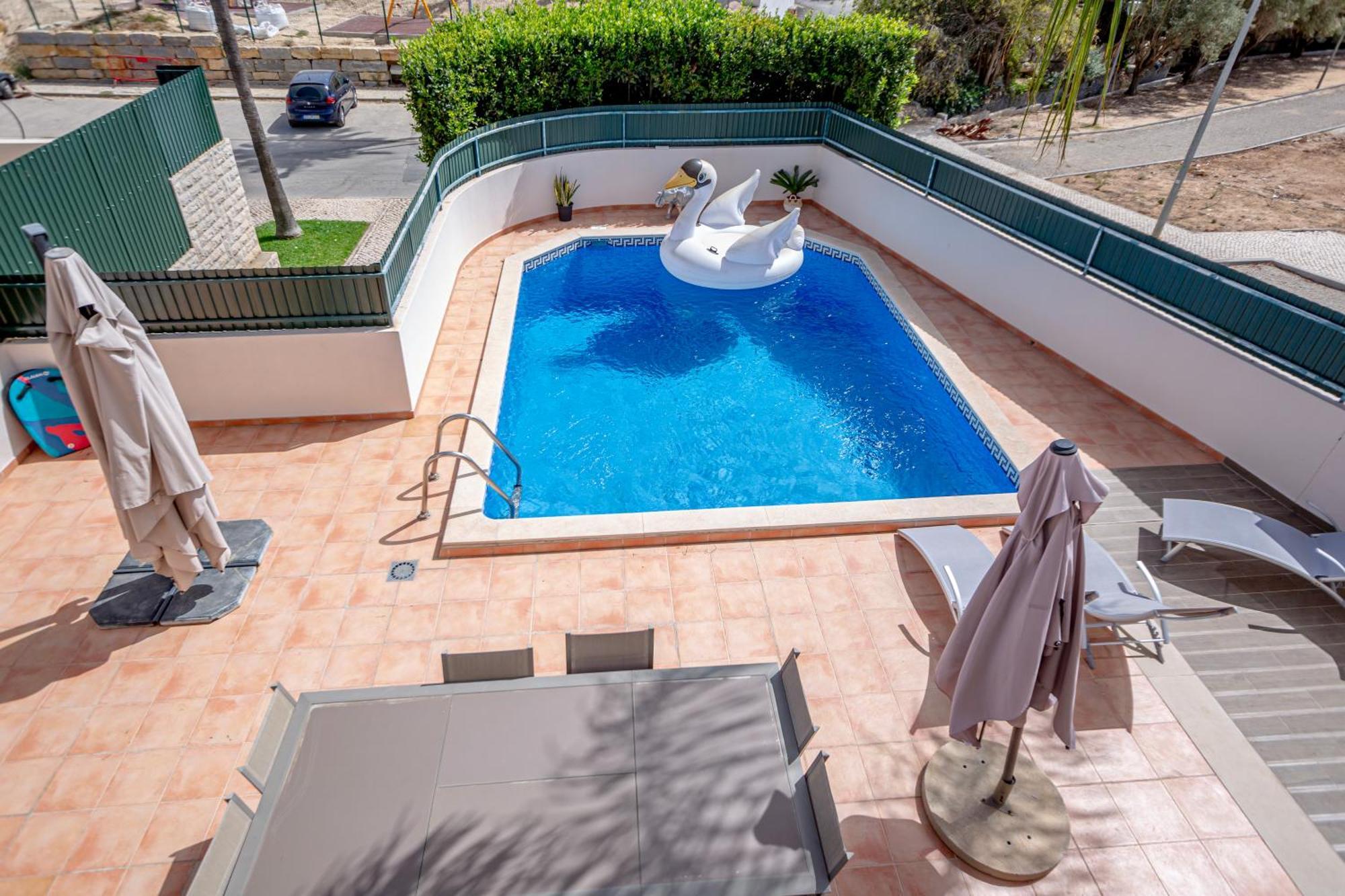 Spacious House With Pool Holiday home *