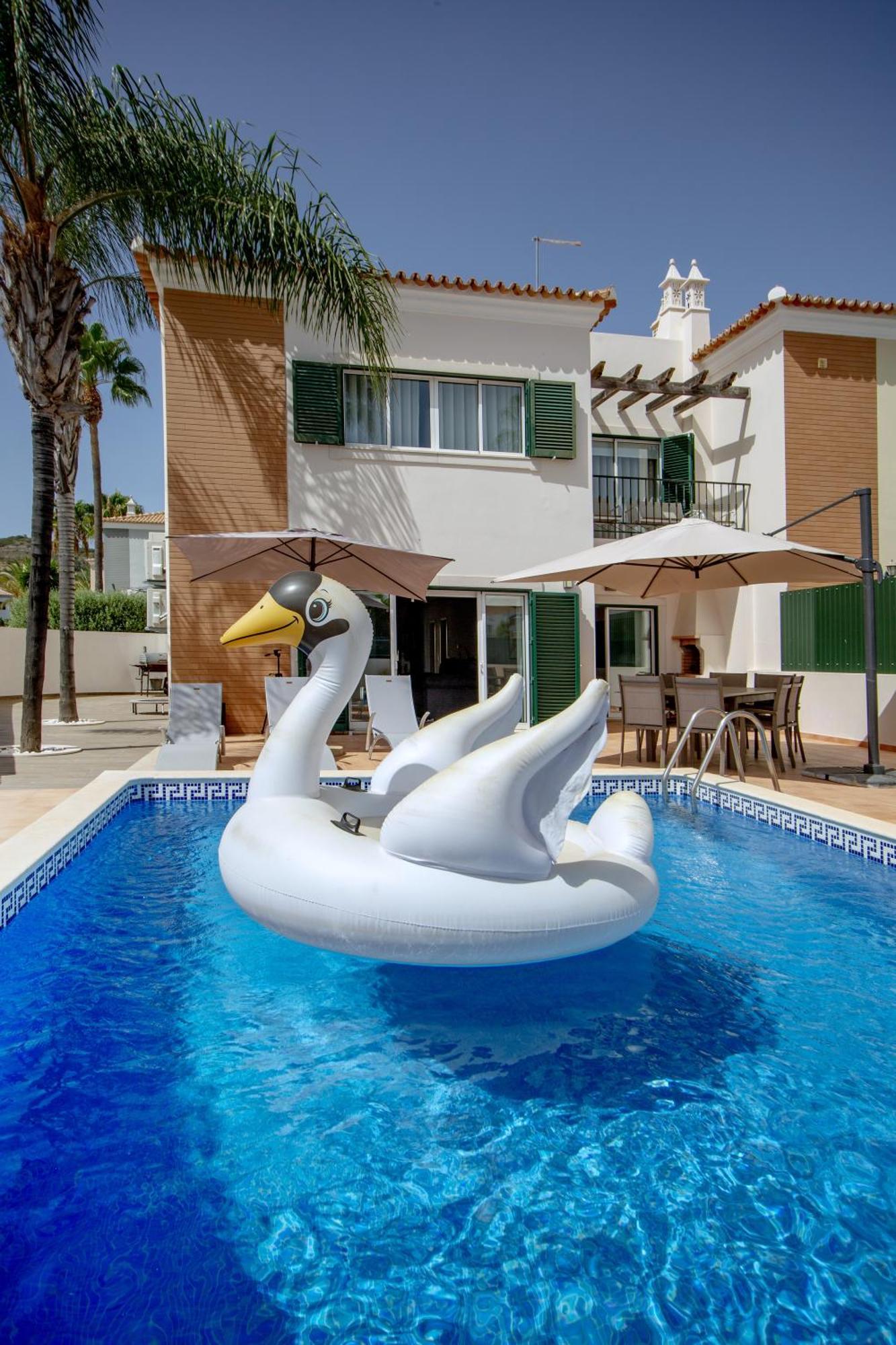 Spacious House With Pool *