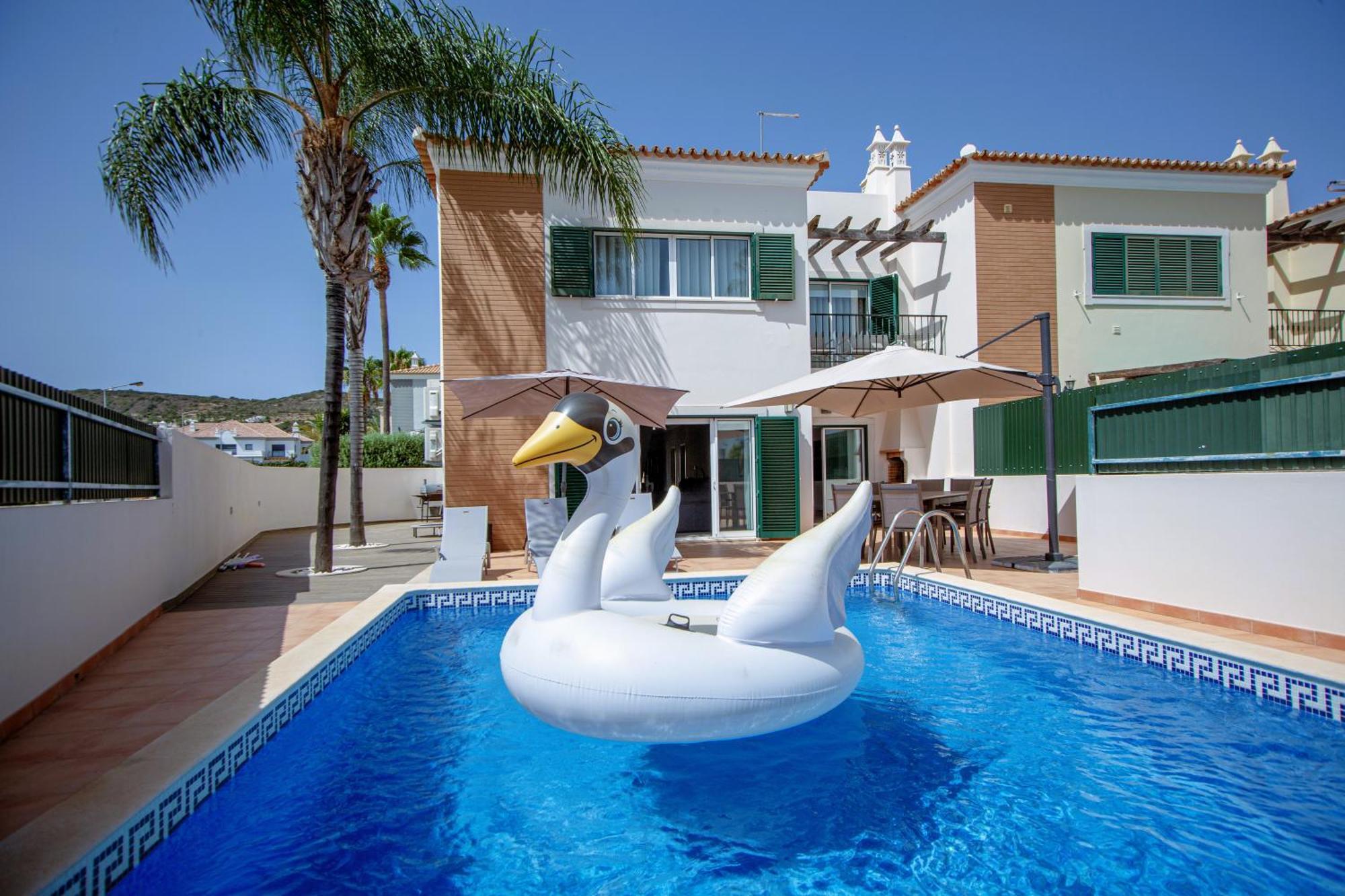 Spacious House With Pool *