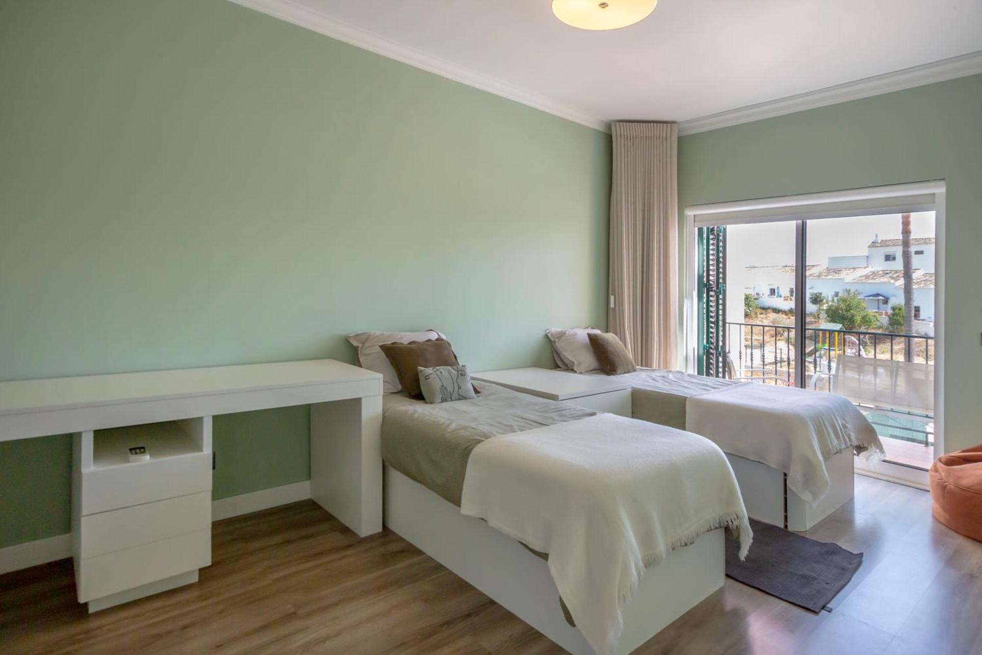 Spacious House With Pool Holiday home