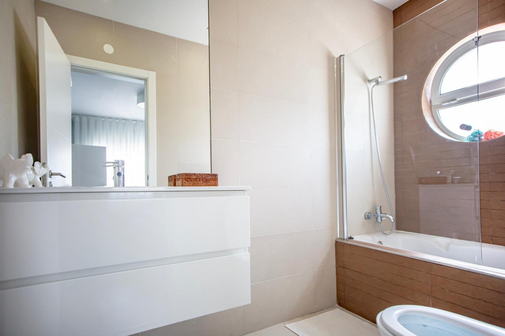 Spacious House With Pool Holiday home *