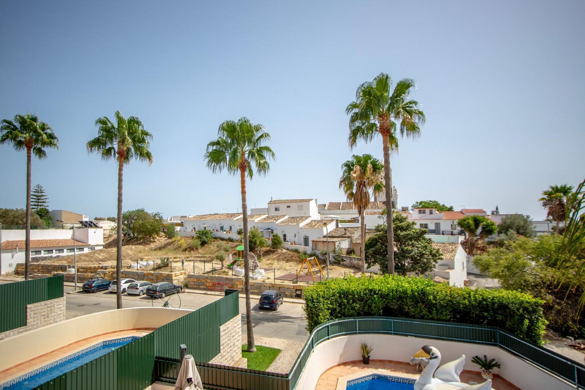 Spacious House With Pool Holiday home Faro