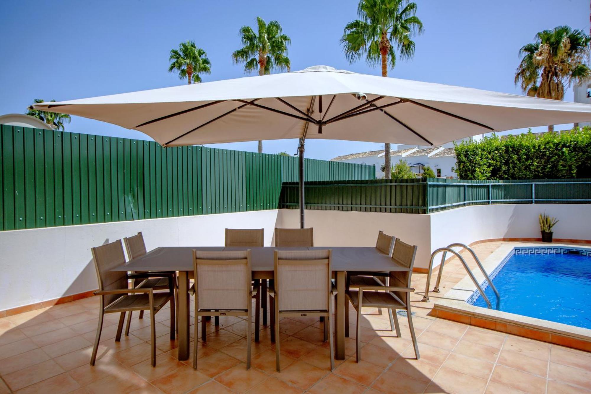 Spacious House With Pool Holiday home Faro