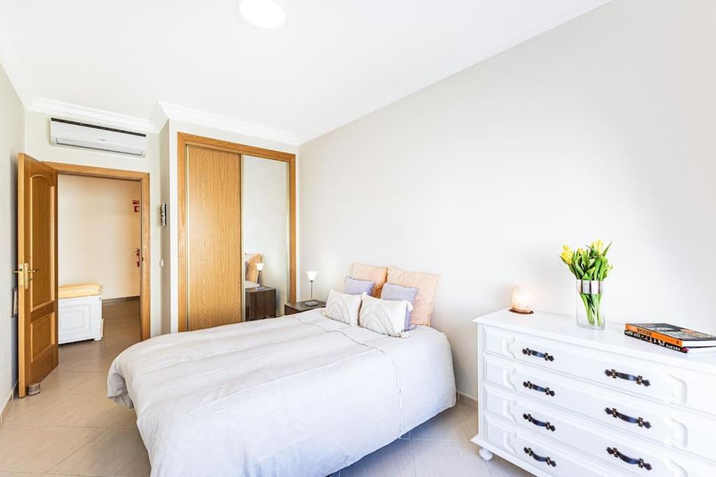 Apartment Algarve Modern Flat Pool-parking-ac Nearby Faro