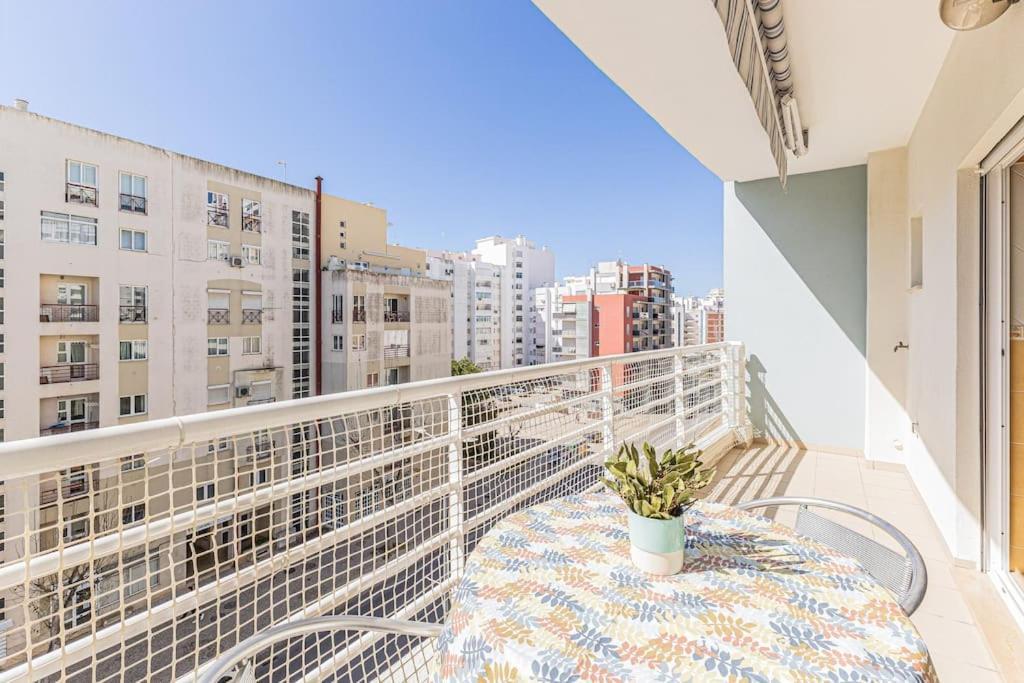 Algarve Modern Flat Pool-parking-ac Nearby