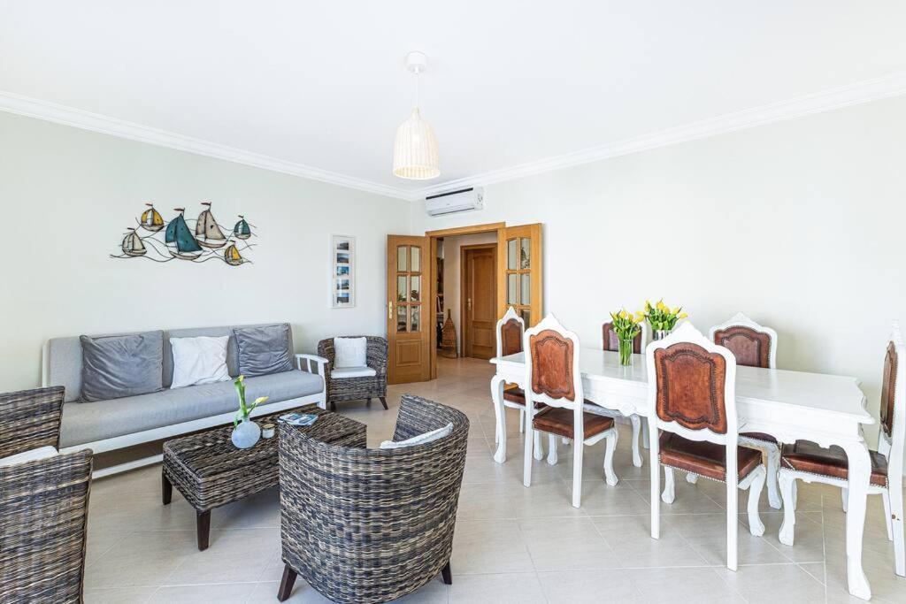 Algarve Modern Flat Pool-parking-ac Nearby Apartment *