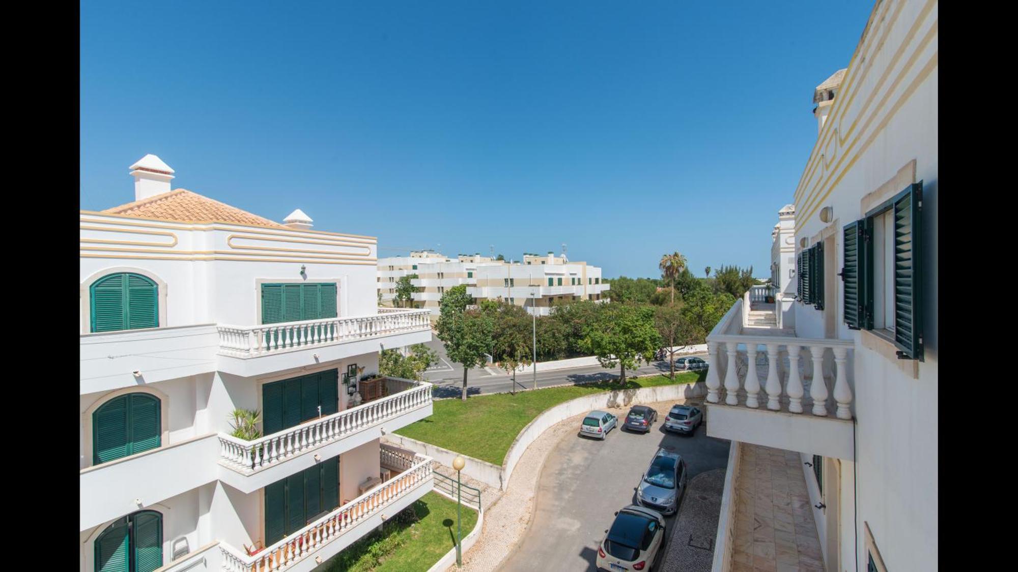 Apartment Wifi, Terrace, Bbq, Air Con 8min Walk From The Marginal Of Faro