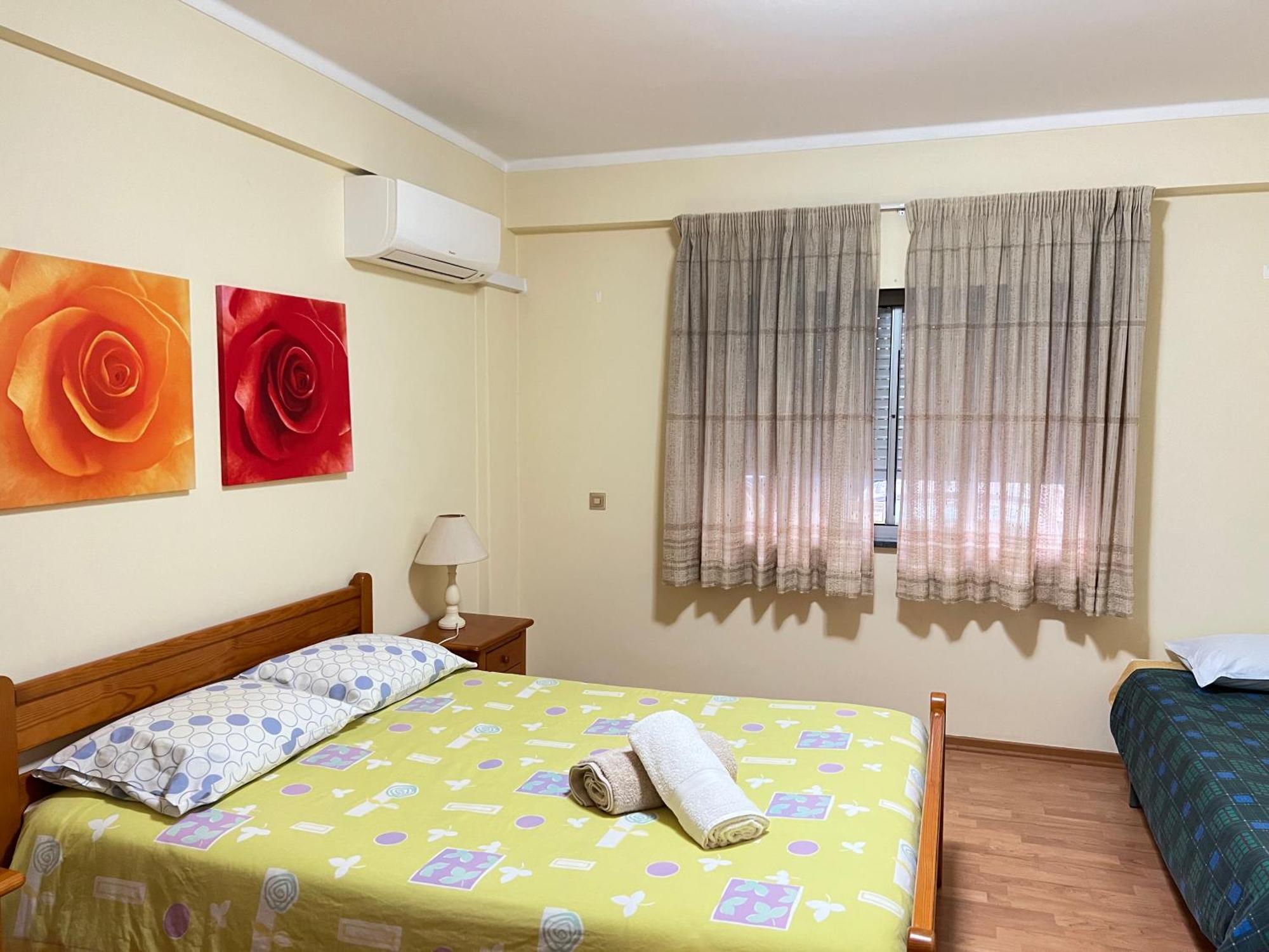 Center House Apartment *