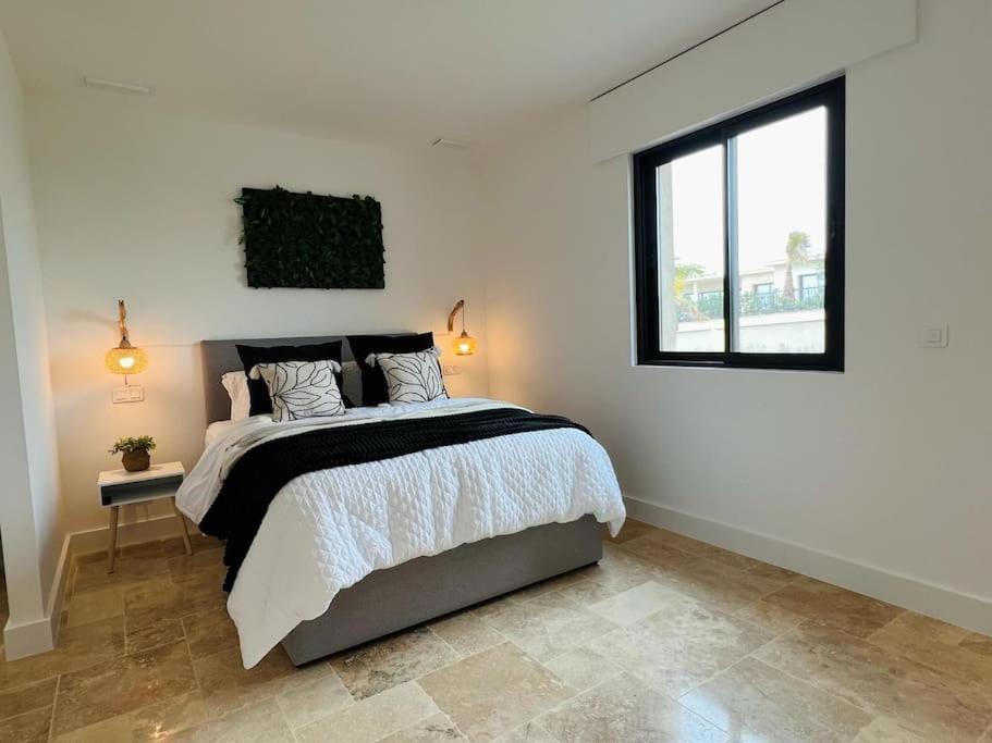 Villa Brand New Waterfront With Pool *