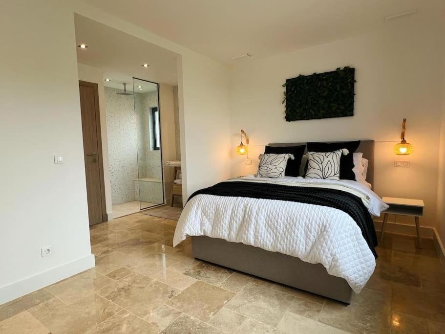 Villa Brand New Waterfront With Pool *