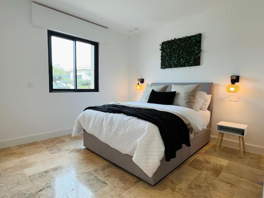 Villa Brand New Waterfront With Pool *