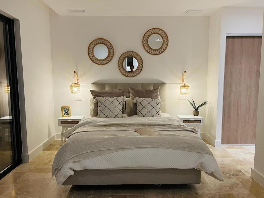 Villa Brand New Waterfront With Pool *