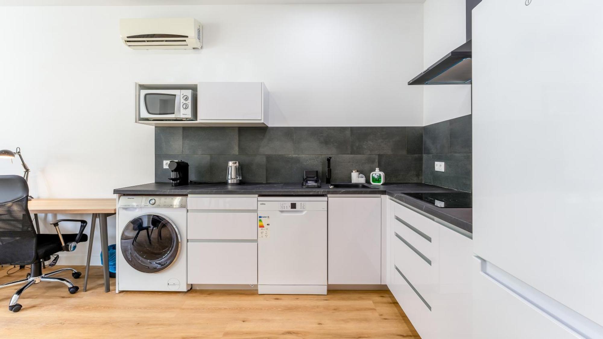 Modern Retreat 1 In By Lovelystay Apartment