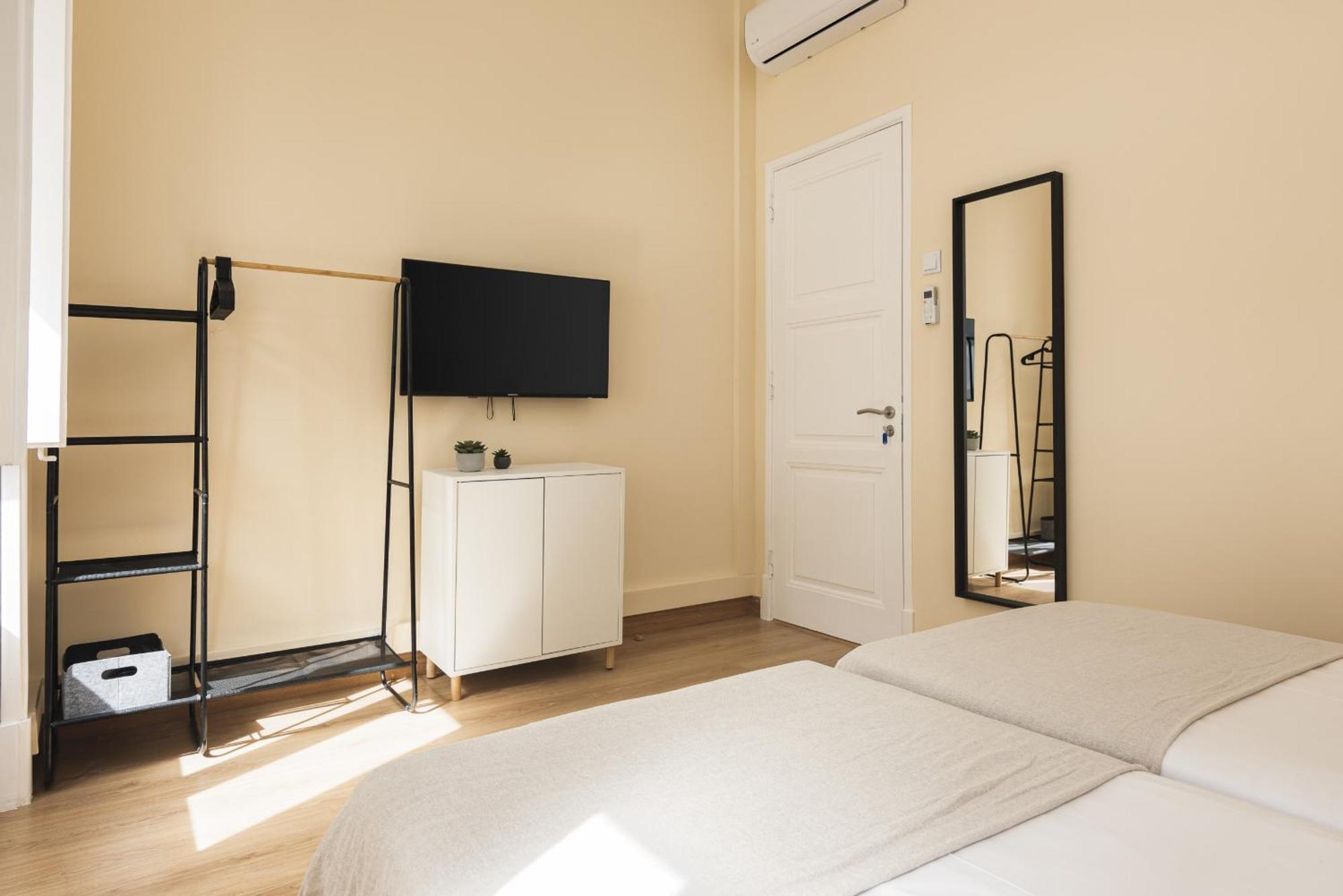 By Hd Guest house