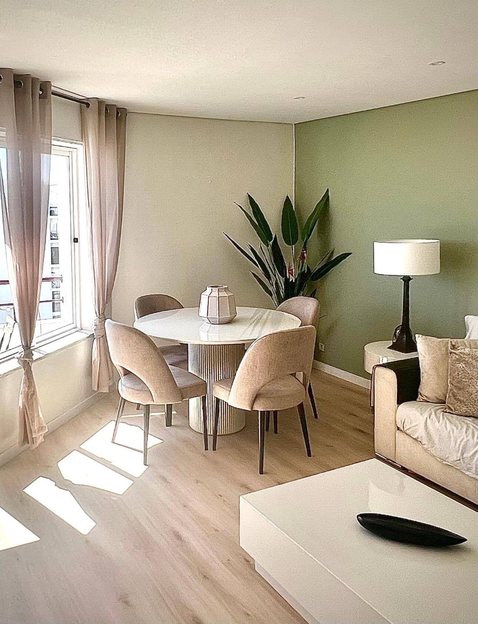 Apartment Ad Aprt *