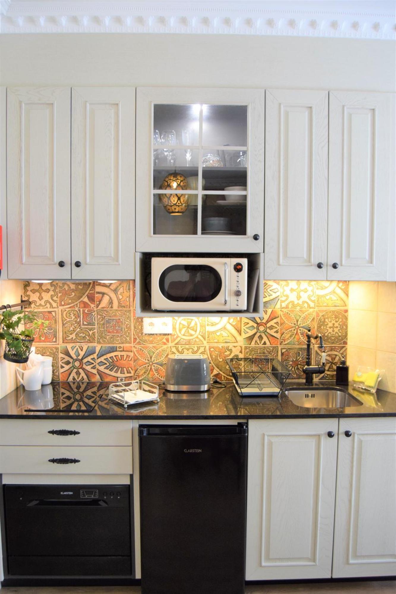 Apartment 7 Styles By Raspberry Cascade *