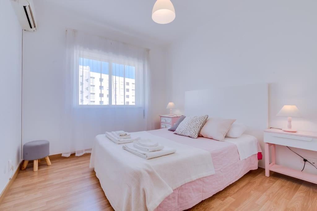 Spacious 2 Bedroom In Apartment