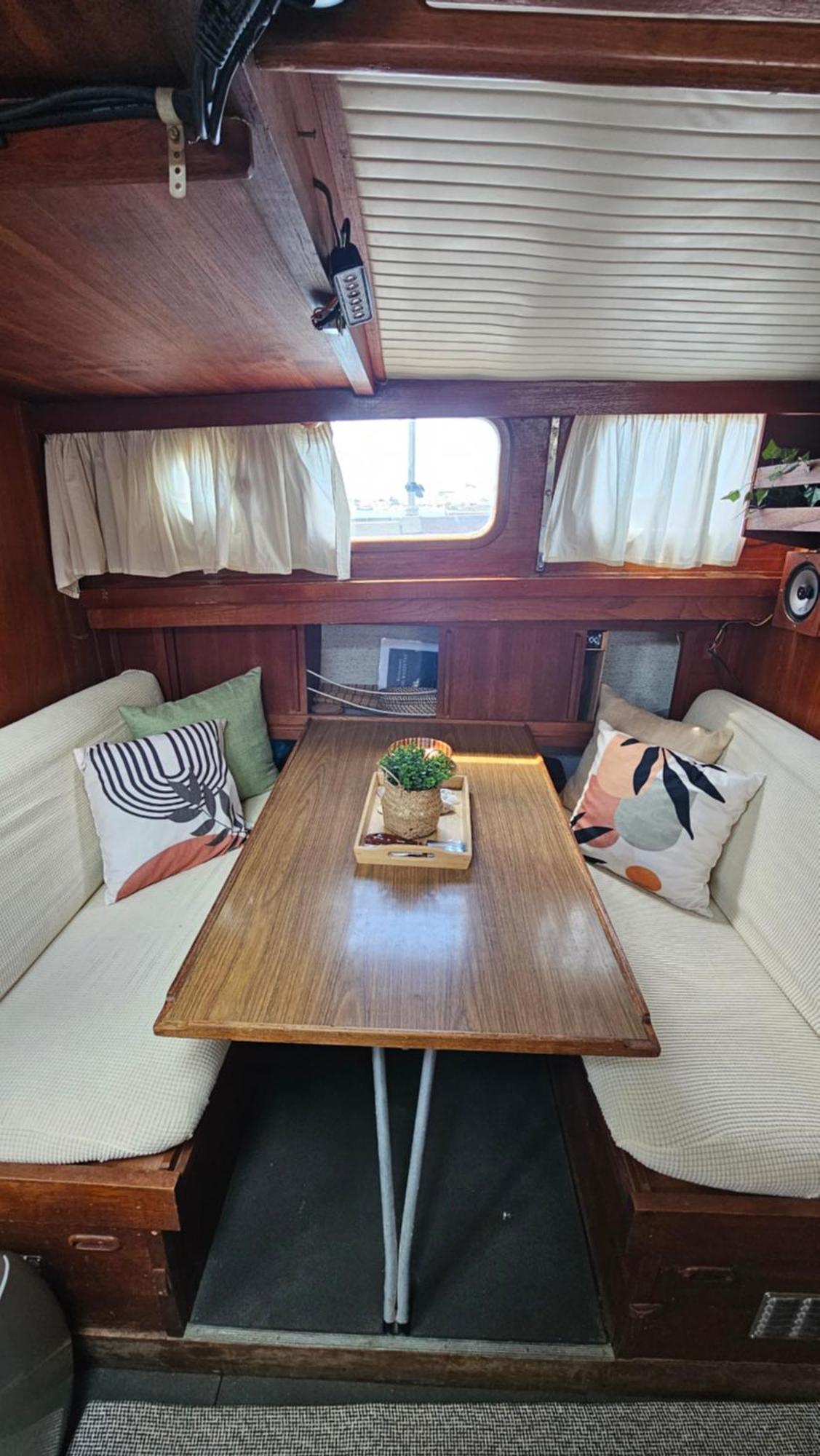 Botel Piam - Boat House *