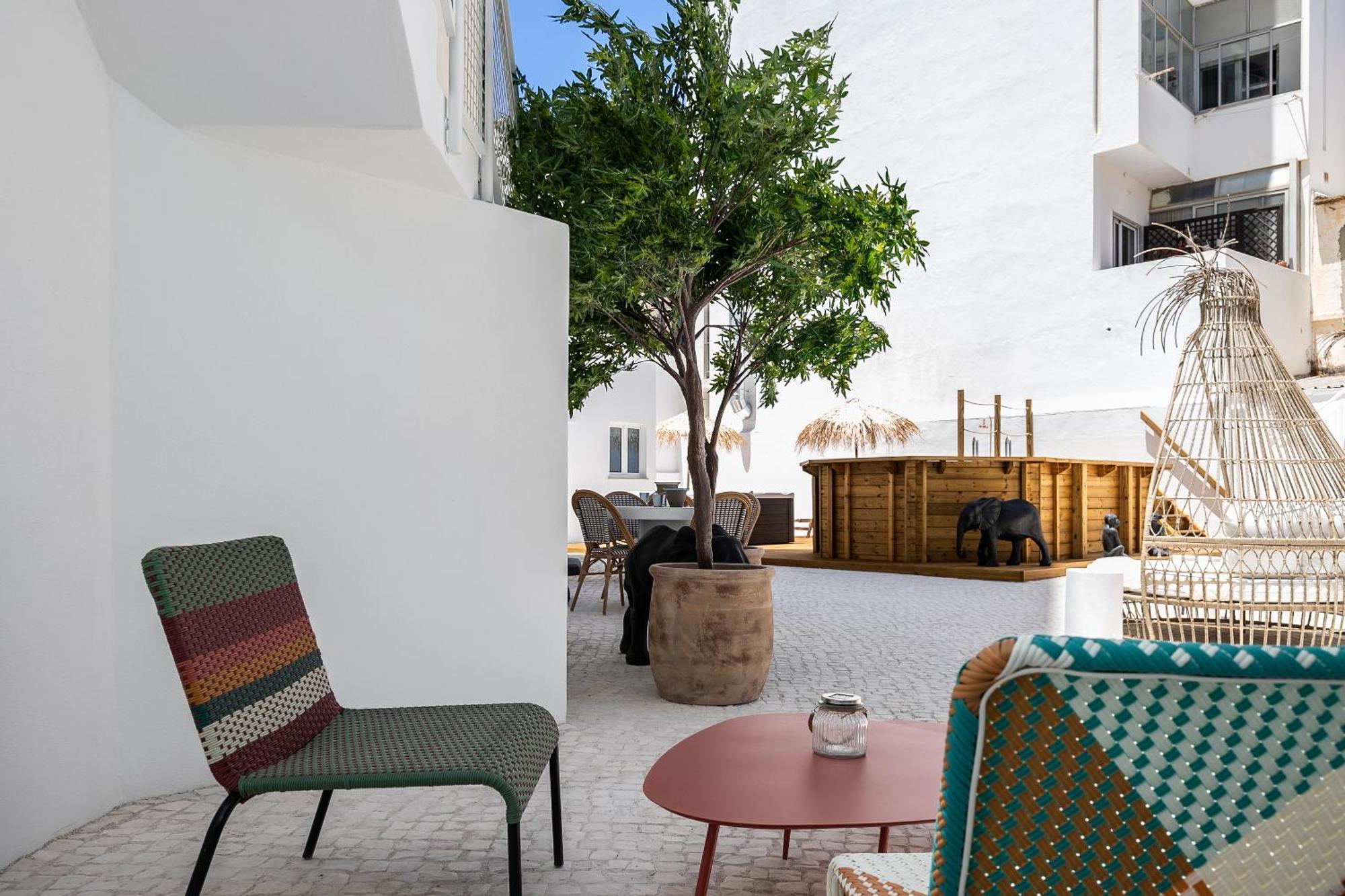 Dona Simone Boutique & - By @ Rita's Place Guest house *