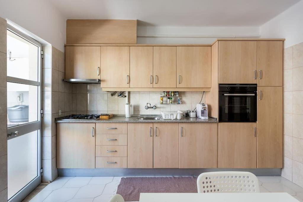Apartment Color Me Happy - 2 Bedrooms Near Forum Algarve *