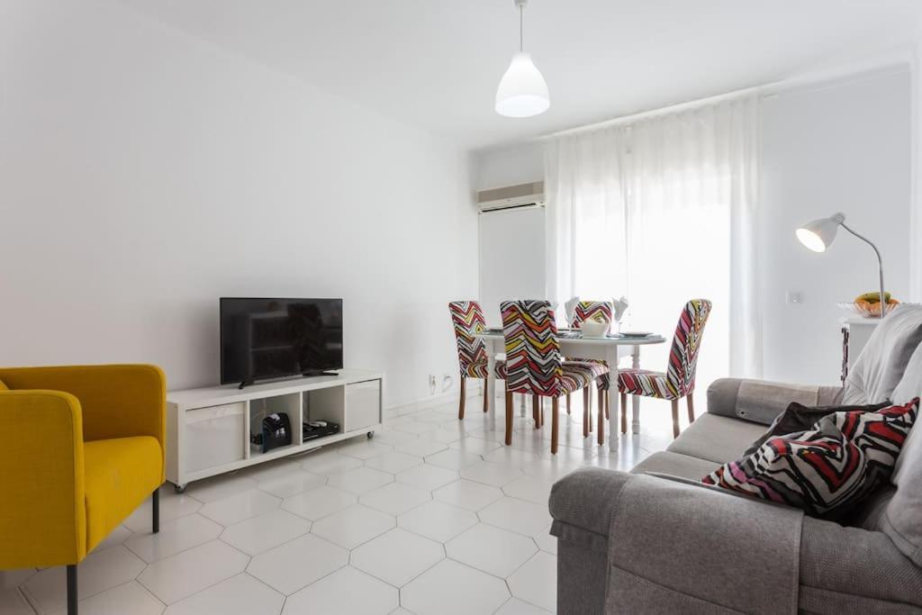 Color Me Happy - 2 Bedrooms Near Forum Algarve