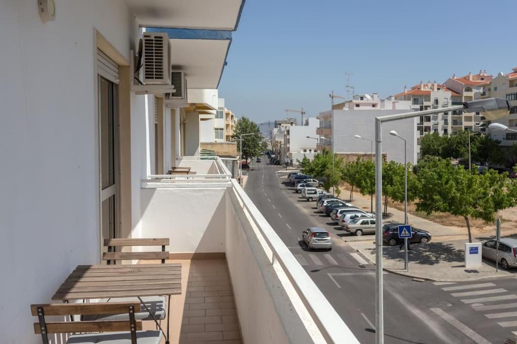 Color Me Happy - 2 Bedrooms Near Forum Algarve *