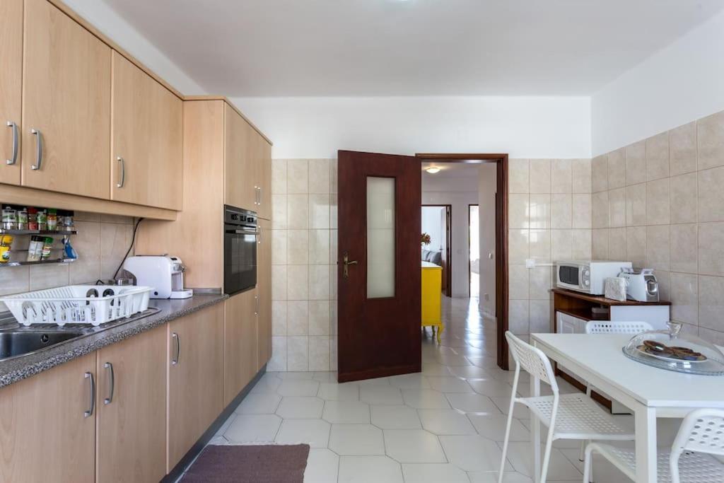 Color Me Happy - 2 Bedrooms Near Forum Algarve Apartment *