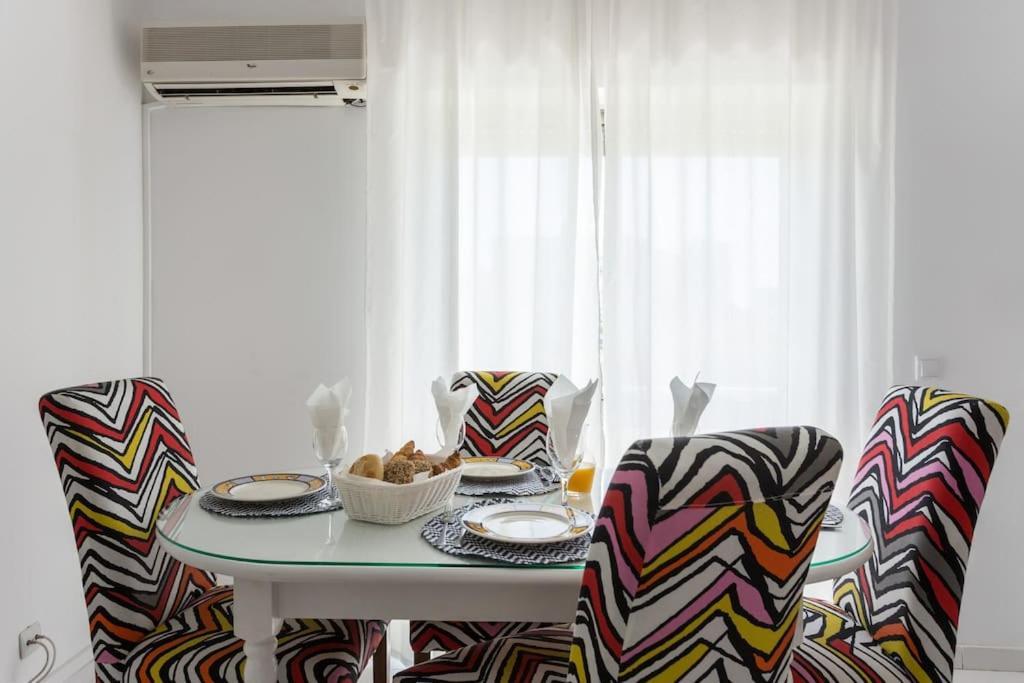 Color Me Happy - 2 Bedrooms Near Forum Algarve Apartment