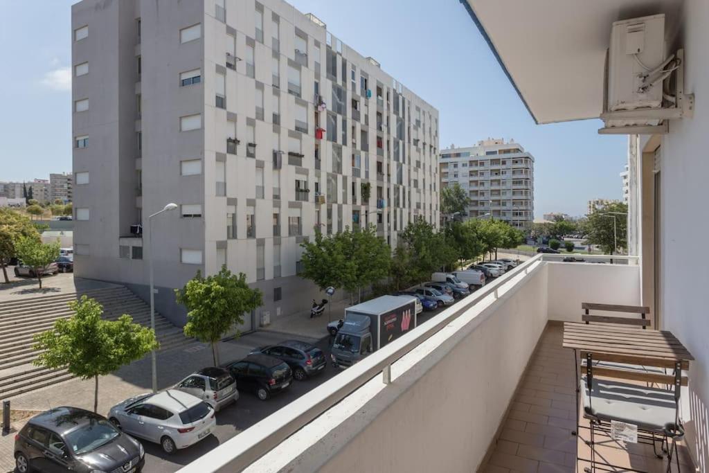 Apartment Color Me Happy - 2 Bedrooms Near Forum Algarve *