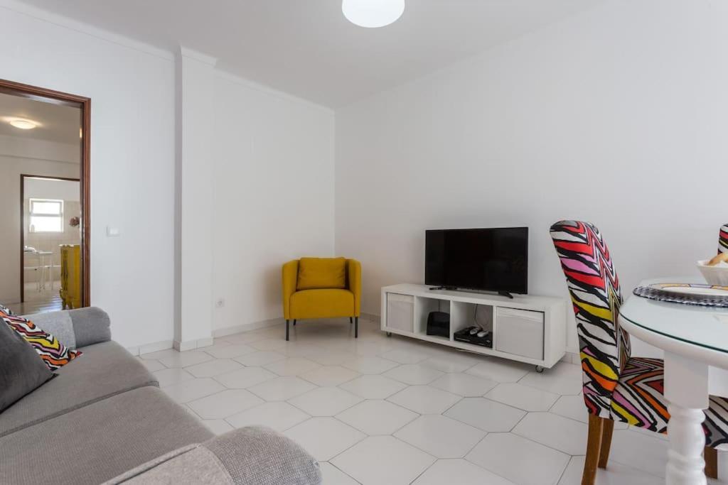 Color Me Happy - 2 Bedrooms Near Forum Algarve * Faro