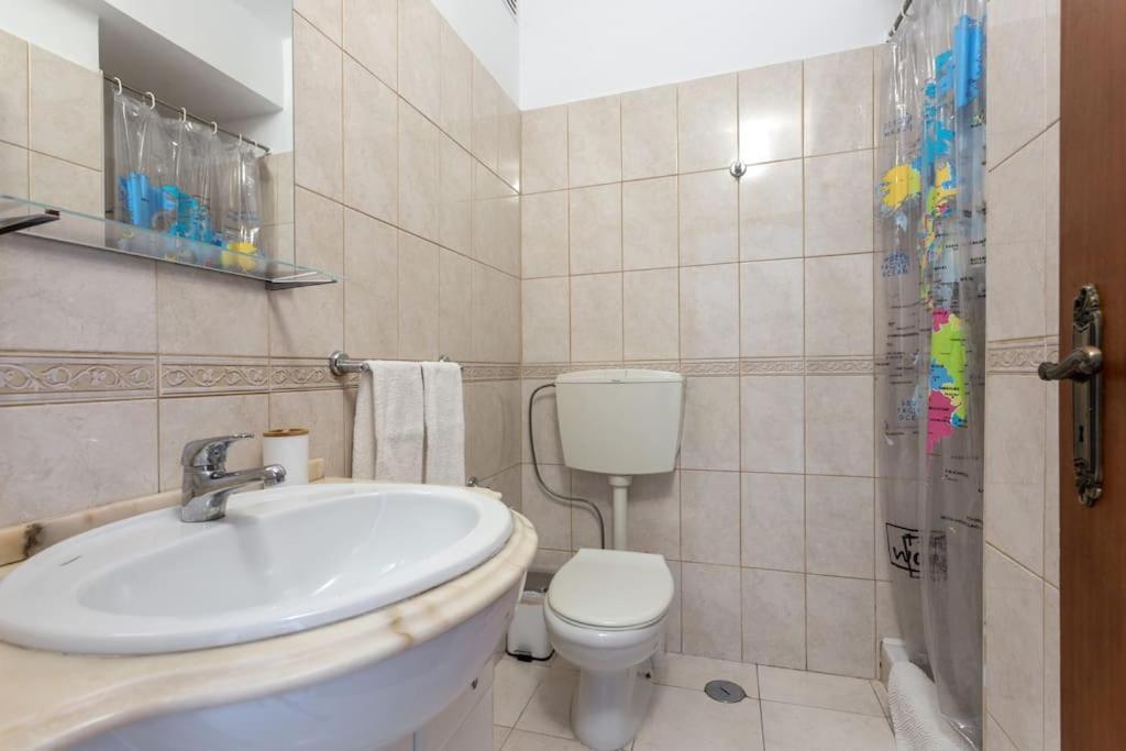 Color Me Happy - 2 Bedrooms Near Forum Algarve Apartment *