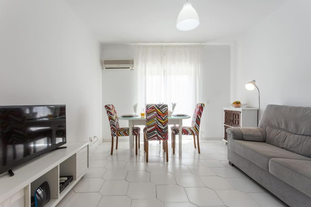 Color Me Happy - 2 Bedrooms Near Forum Algarve Apartment Faro