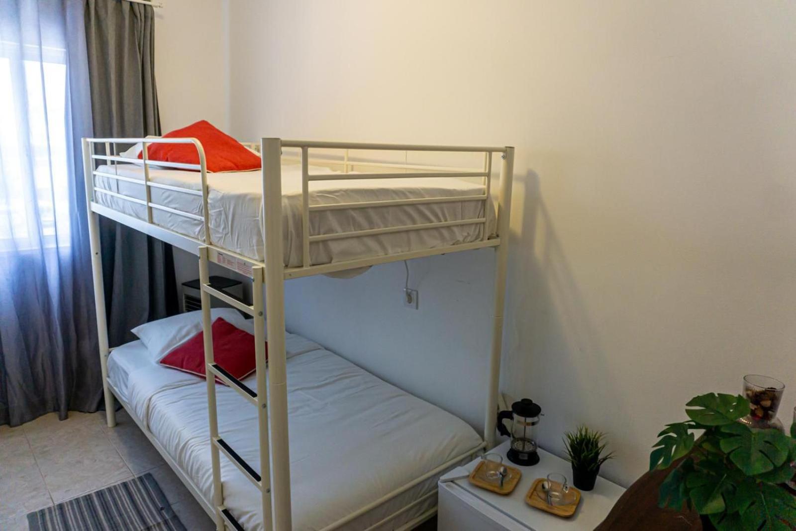 Aconchego De Quartos No Centro De Homestay Faro
