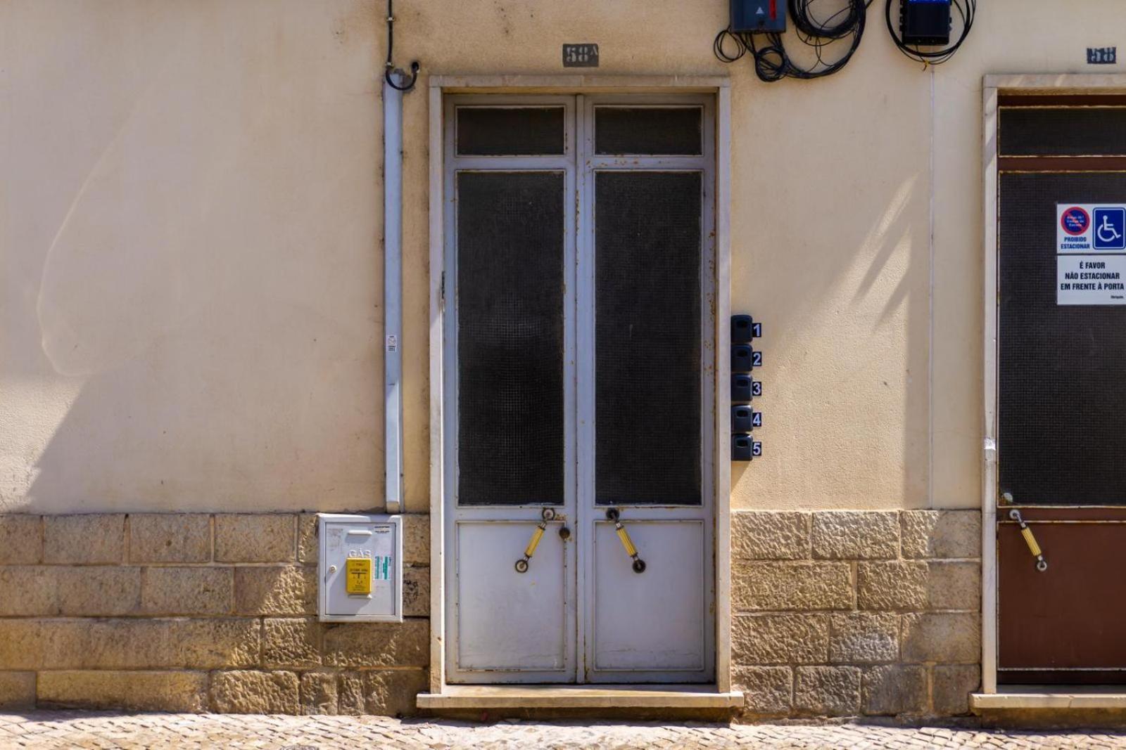 Aconchego De Quartos No Centro De Faro