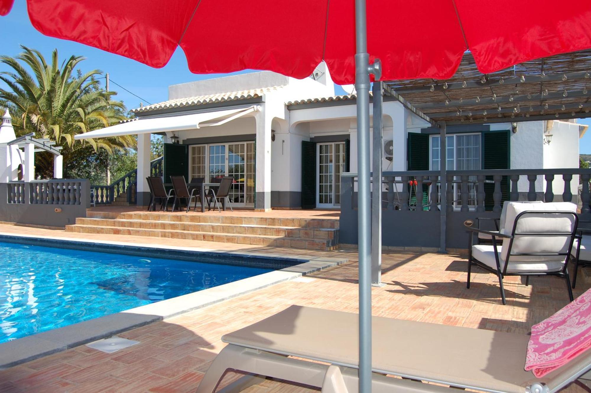 Villa Monte Alegrete With 3 Bedrooms And Sea View