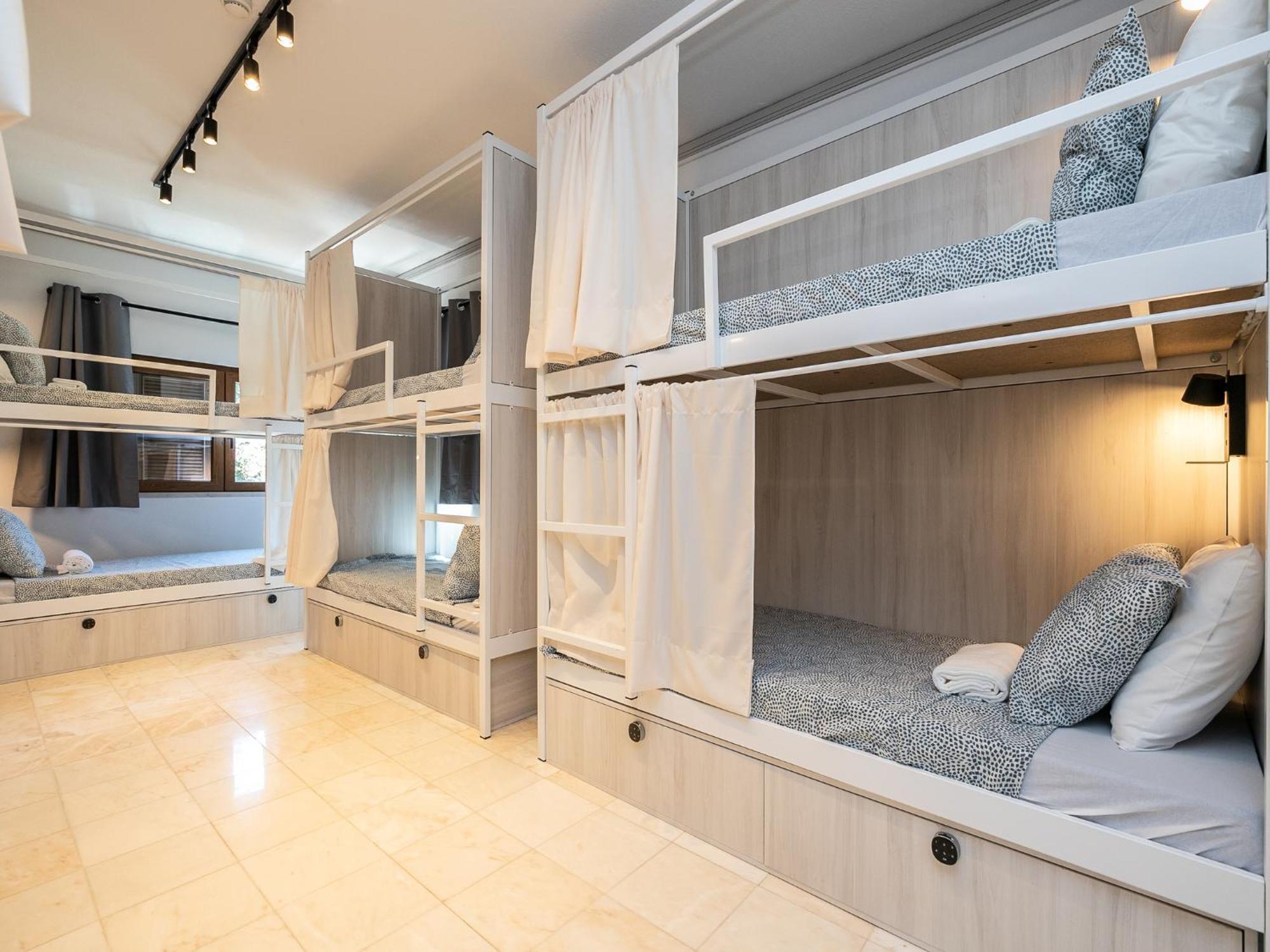Albergue Walk In Airport FAO
