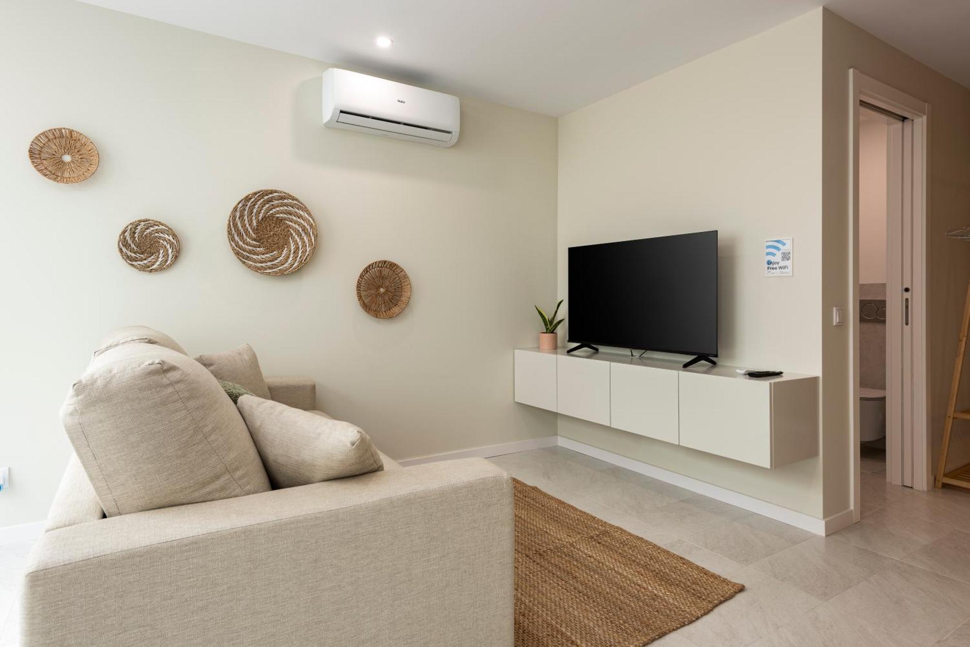 41 - Private Airport, And Center Guest house Faro