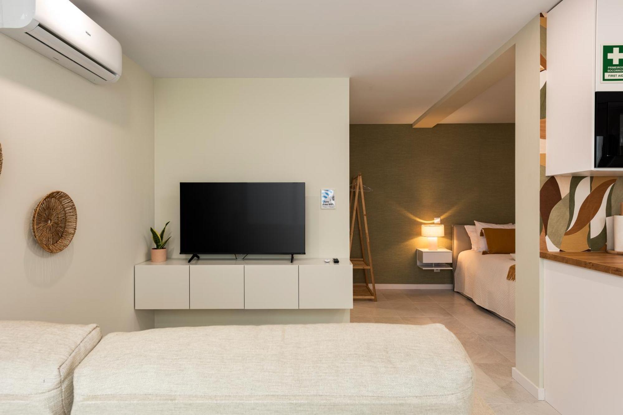 41 - Private Airport, And Center Guest house *