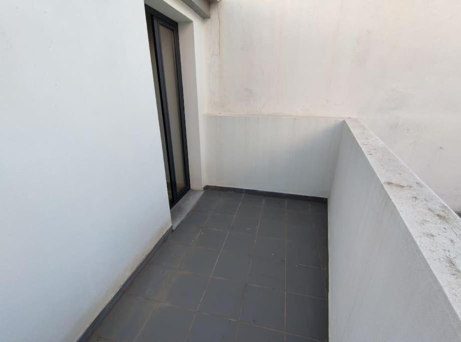Typical House Downtown Private Entrance Faro