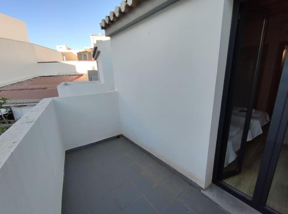 Typical House Downtown Private Entrance