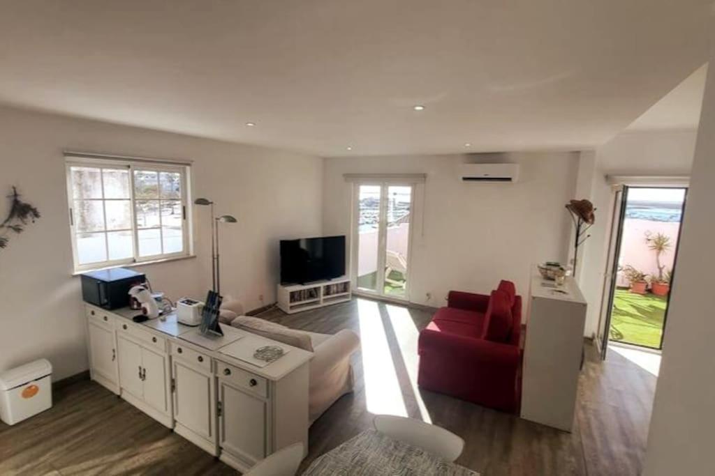 Sea View Apartment *