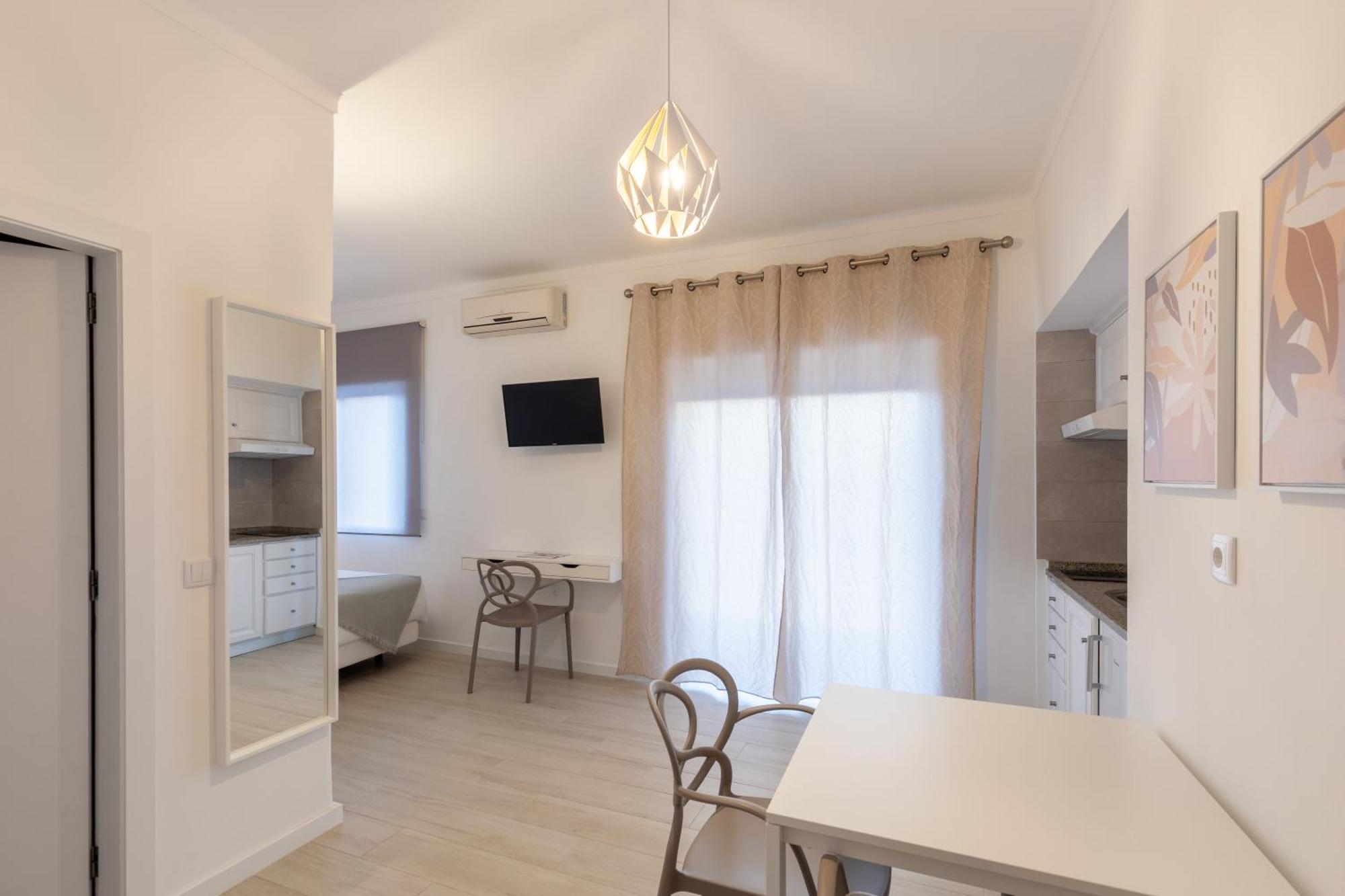 Guest Aparthotel *